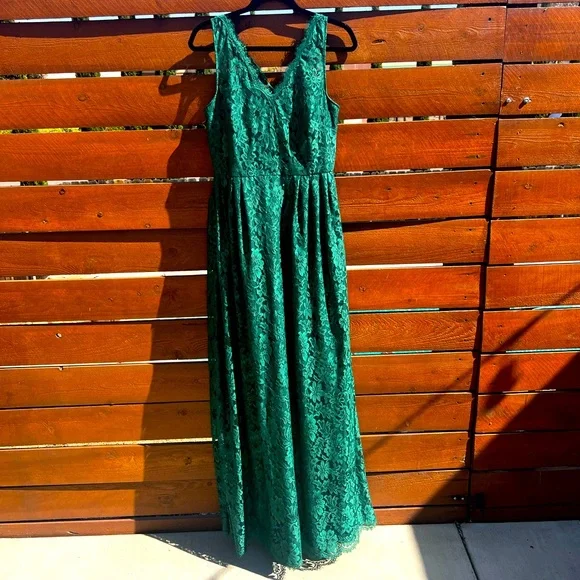 NWOT Beautiful long green lace dress!Size 10. - Picture 1 of 15